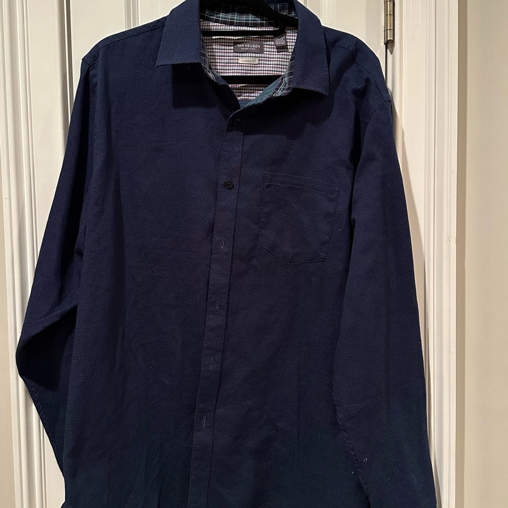 Van Heusen Men’s Blue Casual Button Down Shirt Size M